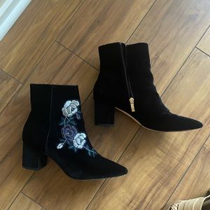 Steve Madden embroided flower booties suede